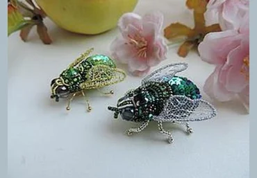 Наталья Ничипоренко Объемная брошь «Муха ЦЦ» 2020 слив